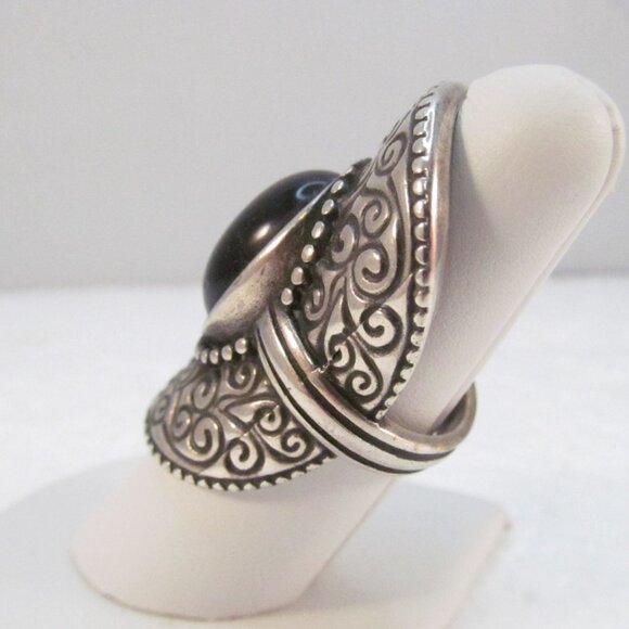 Ornate Swirl Full Finger Silver Plated Copper Ring with Black Cabochon - Picture 4 of 16
